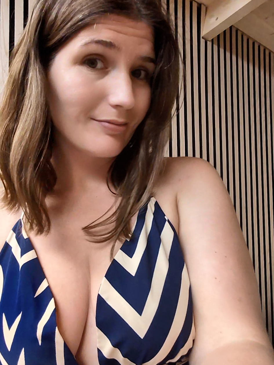 @justme-elena
