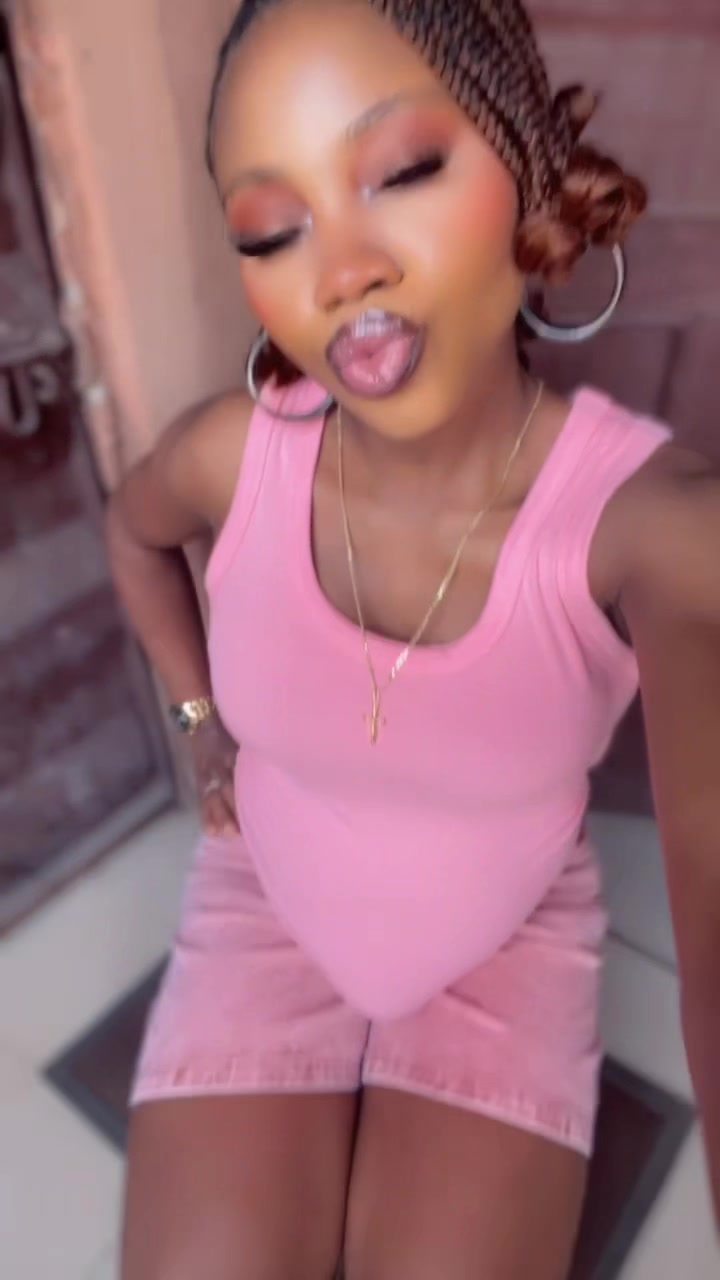 @Bigbellybuttongirl