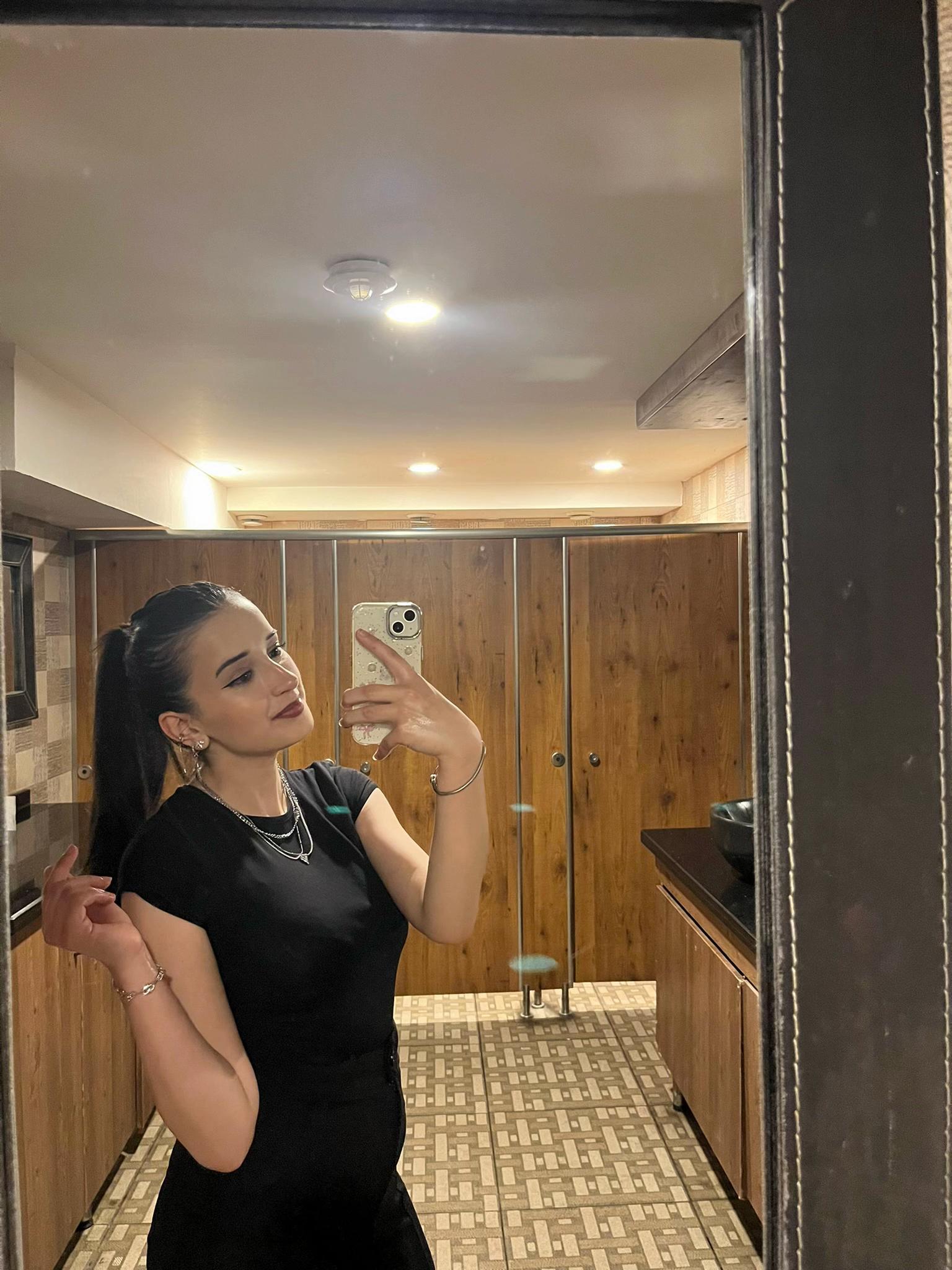 @𝕰𝖑𝖆