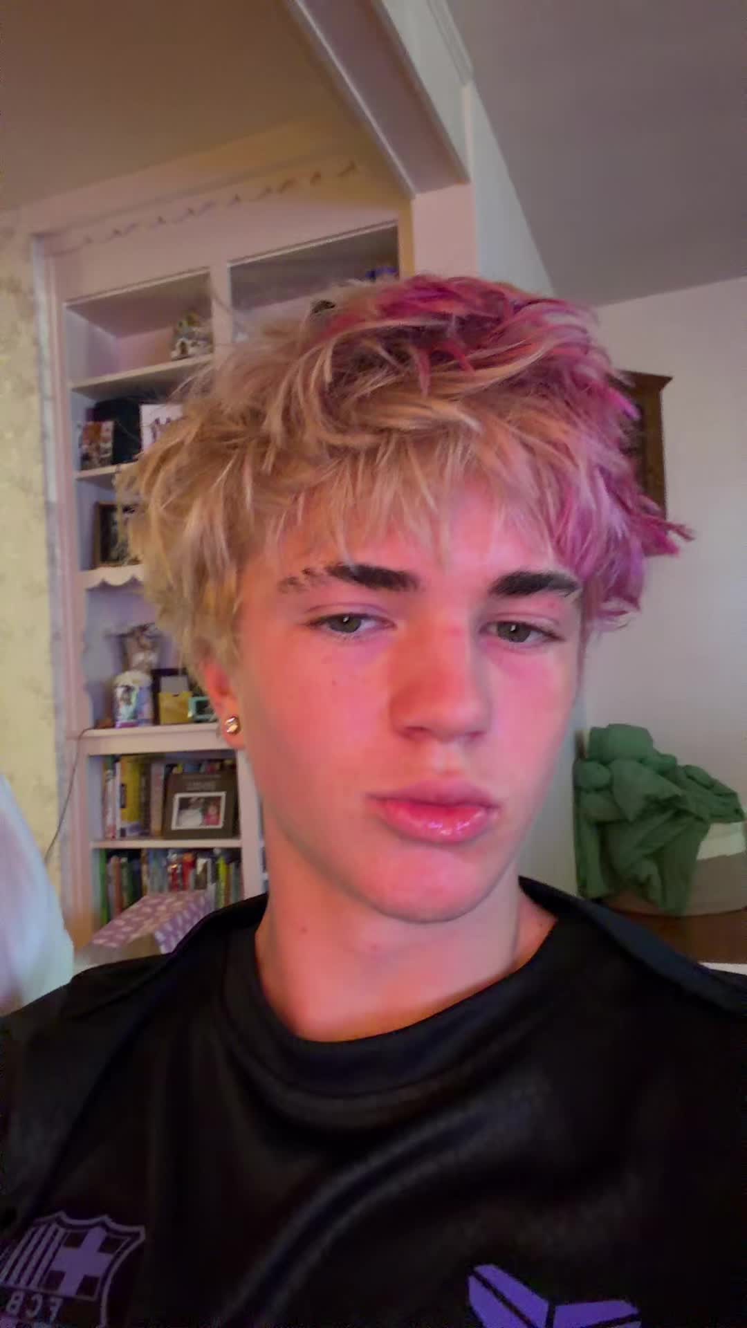 @⃟