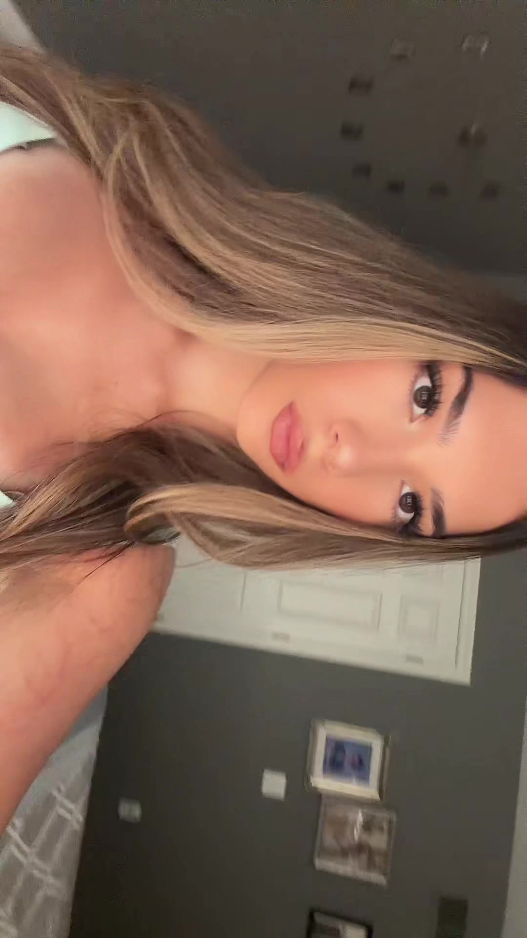 @bella