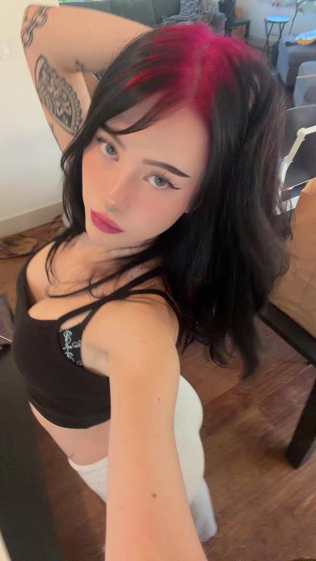 @Kiara🕸️