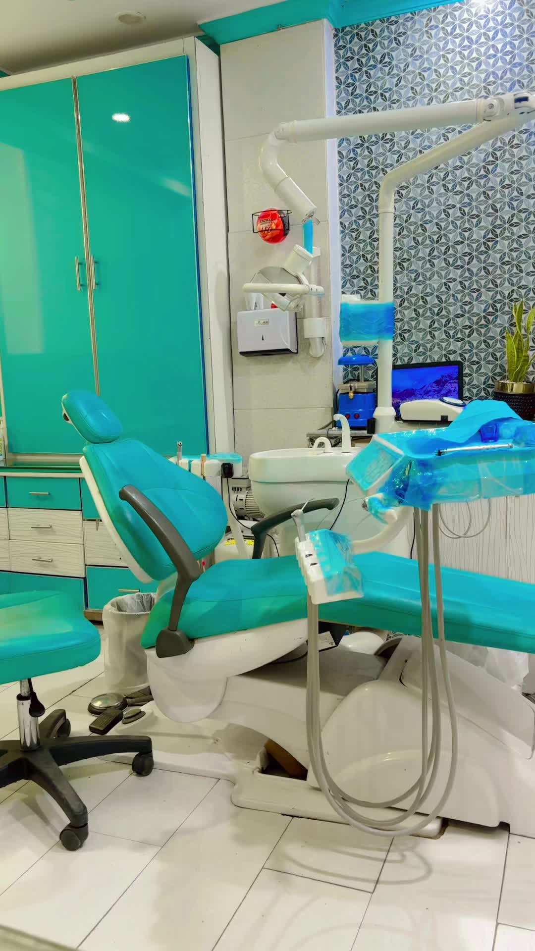 @Dr. Afsoon Kakar.(dentist🦷)
