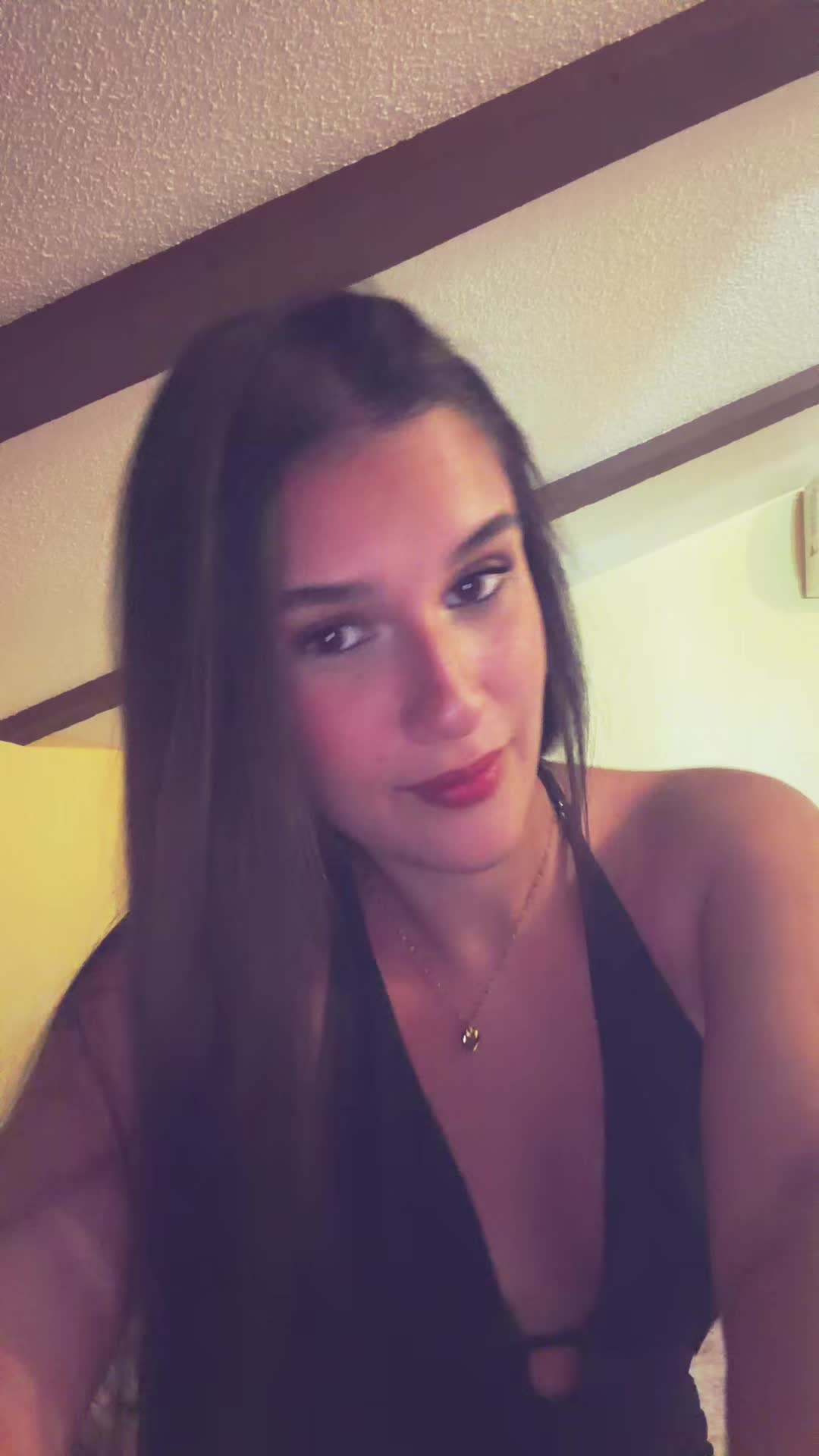 @R🍒