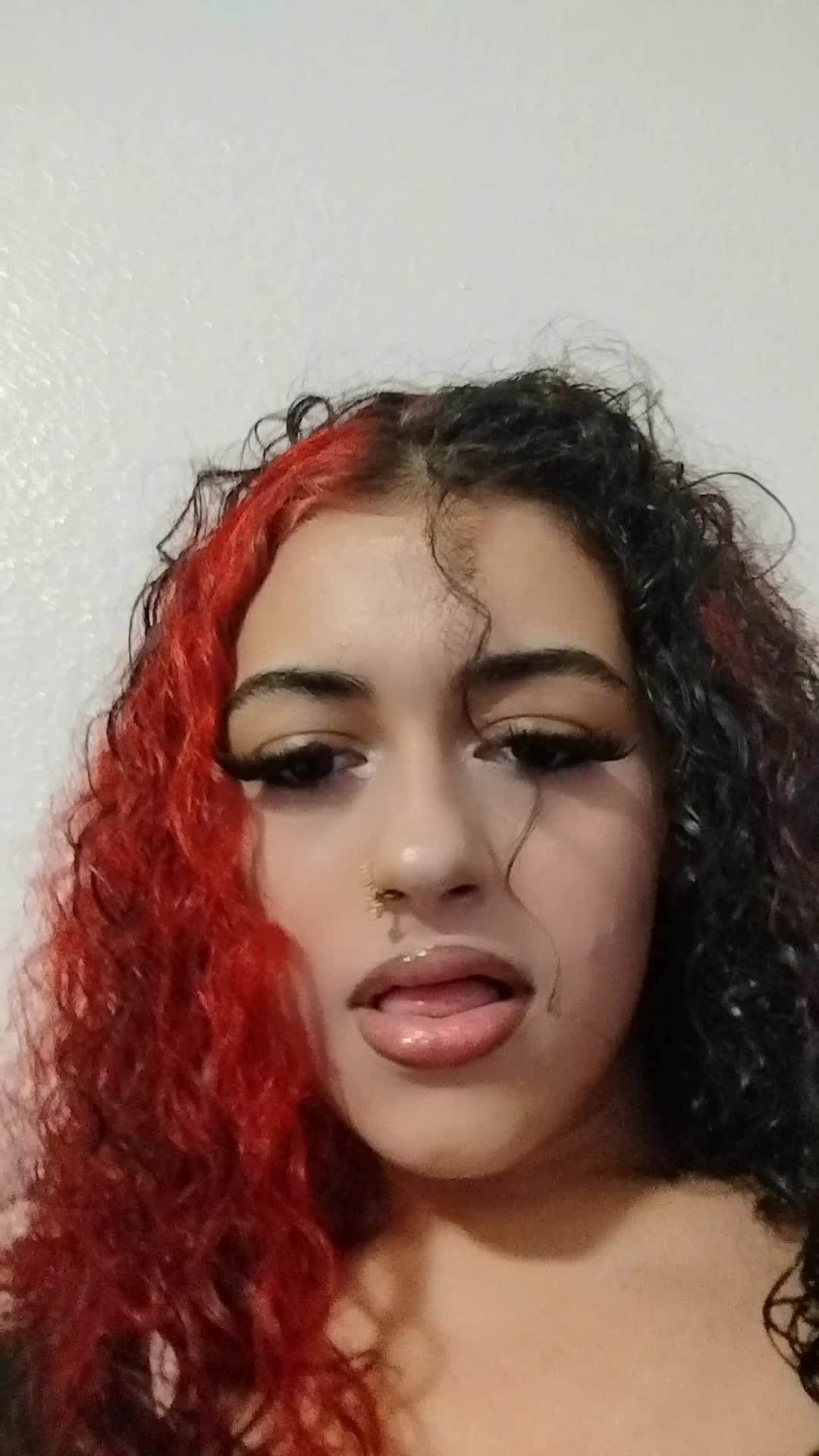 @⊰V⊱