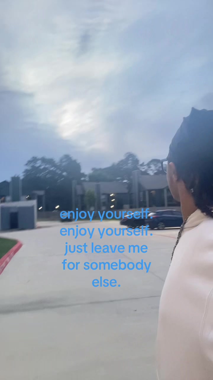 @whoz_twistann