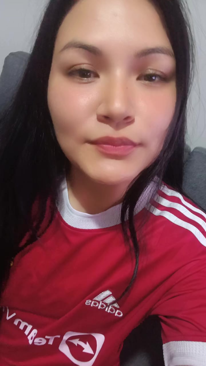 @Iris Simarra⚽️🫶🖤🍀🌸