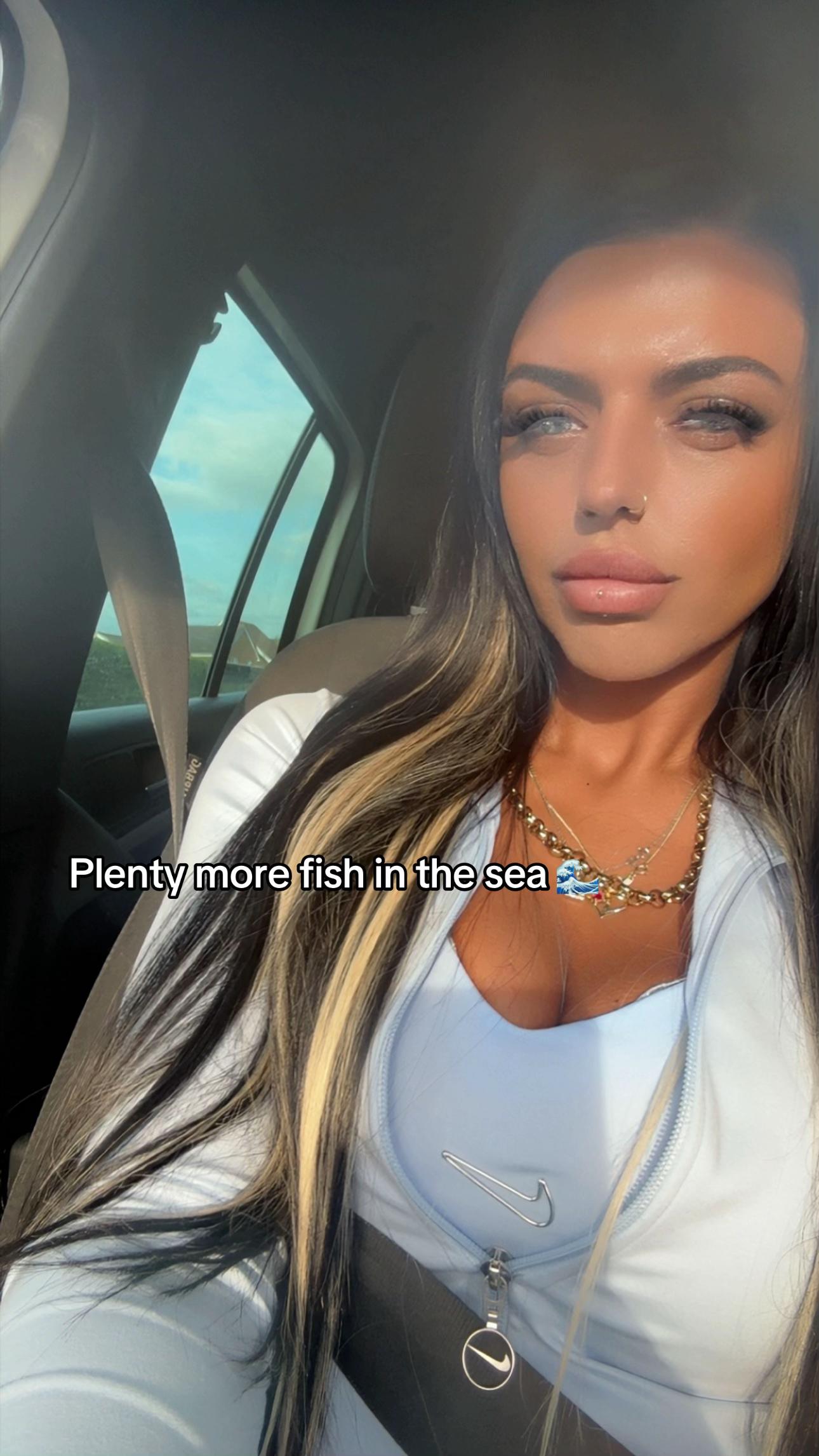@𝓔 𝓫 𝓸 𝓷 𝔂 𝑪 𝒐 𝒙 🍒