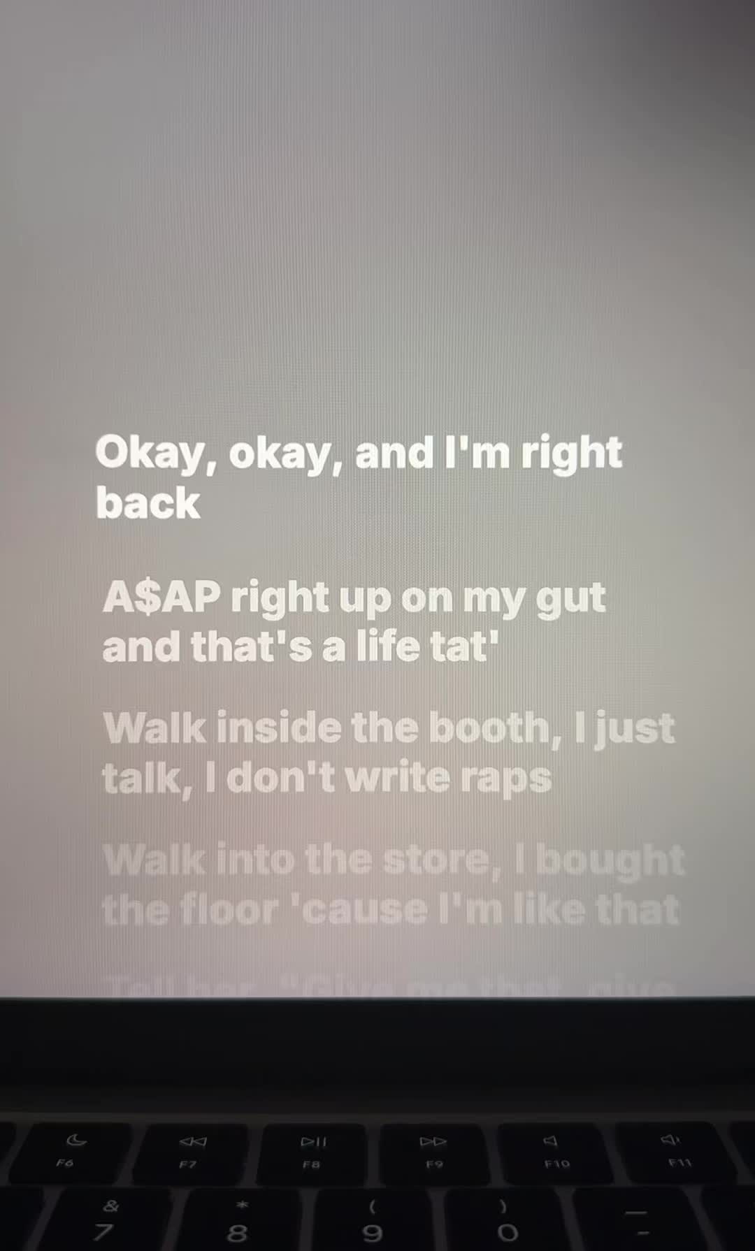 @🎧