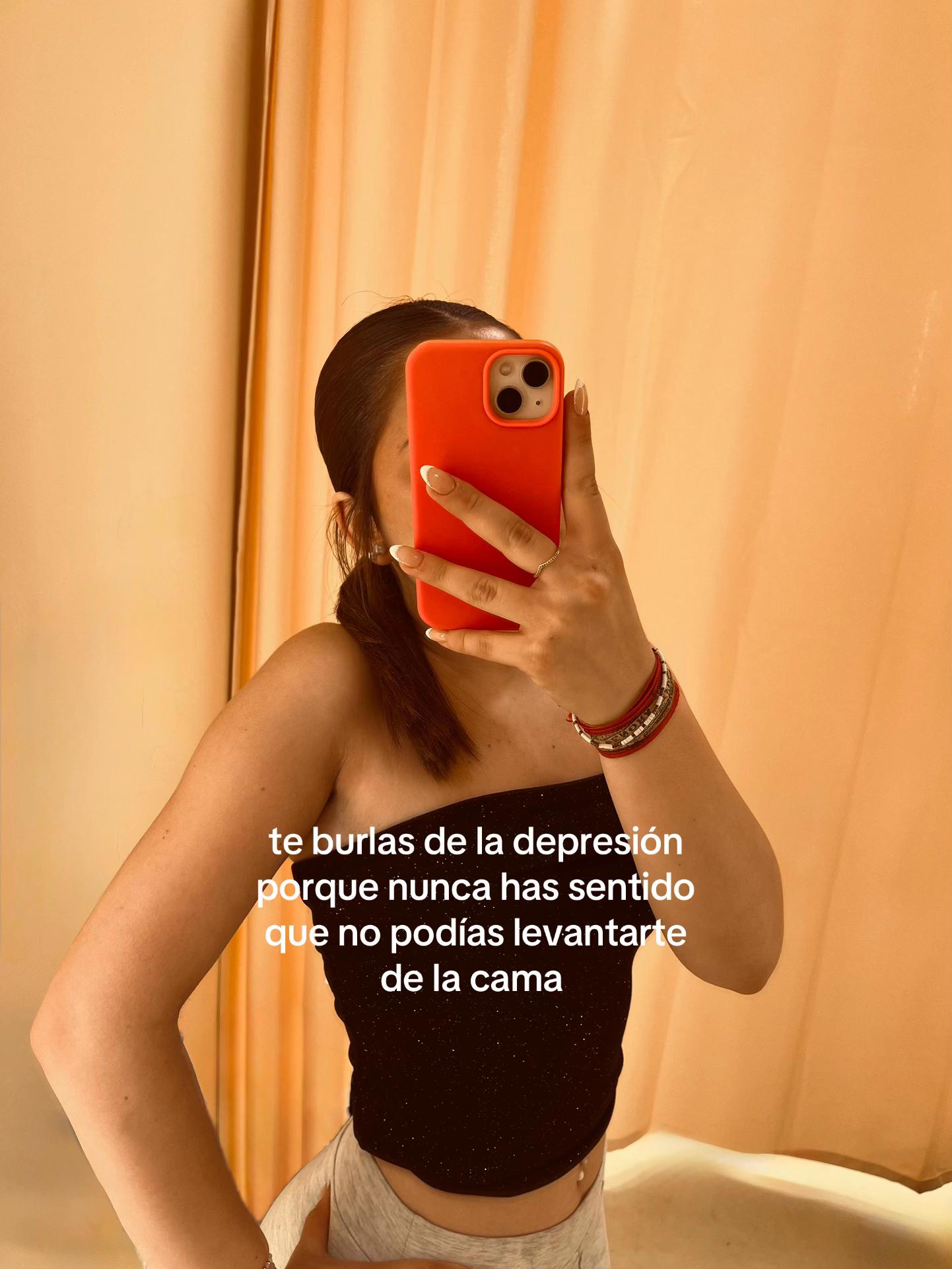 @𝒱