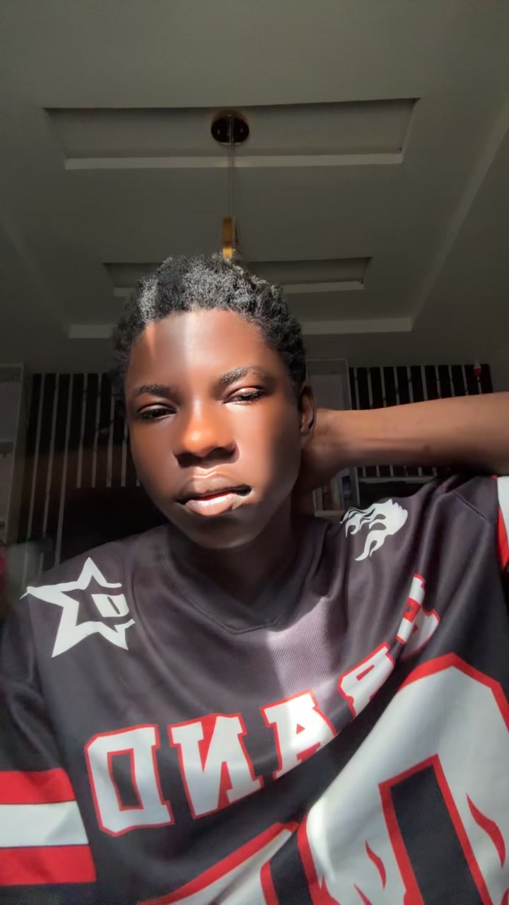 @_ 𝙾𝙻𝚄𝚆𝙰𝚃𝙾𝚂𝙸𝙽 👑🦍