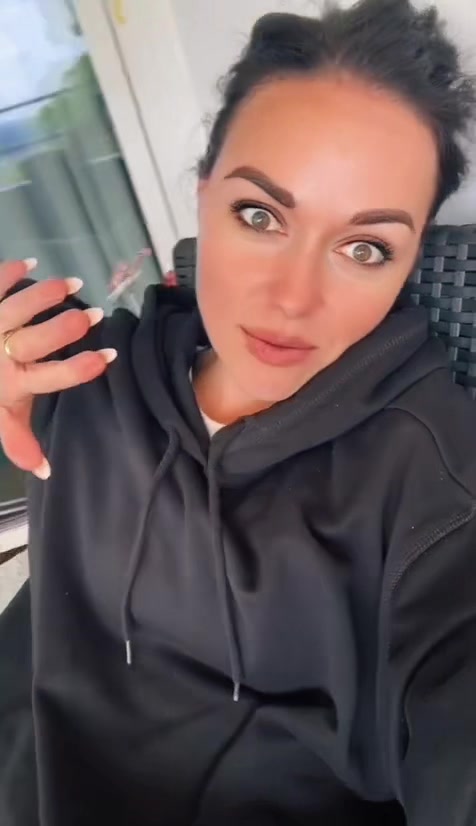 @Valeria_21
