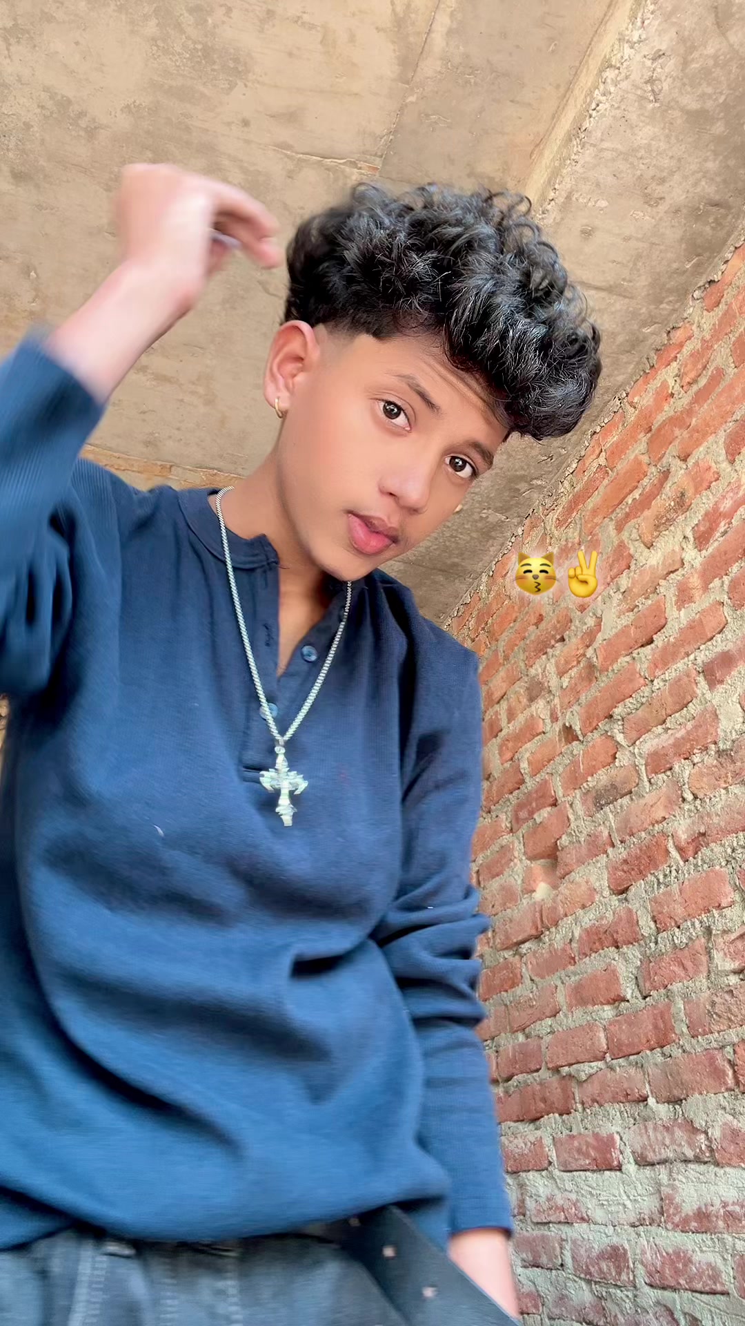 @Santosh&mdash;🫶🏻