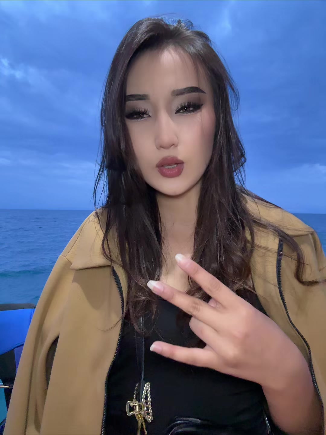 @Азю