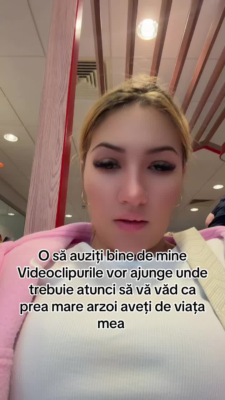 @Alexandra Nikolas Ianis