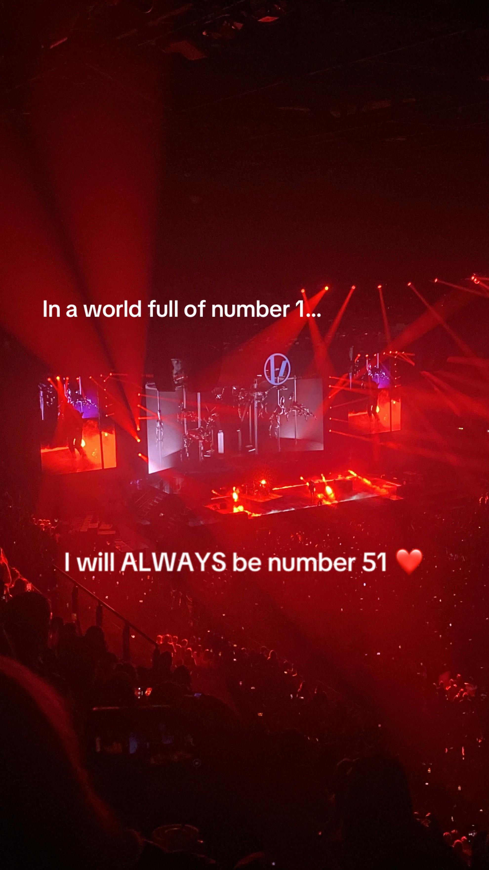 @Bee |-/ 🖤