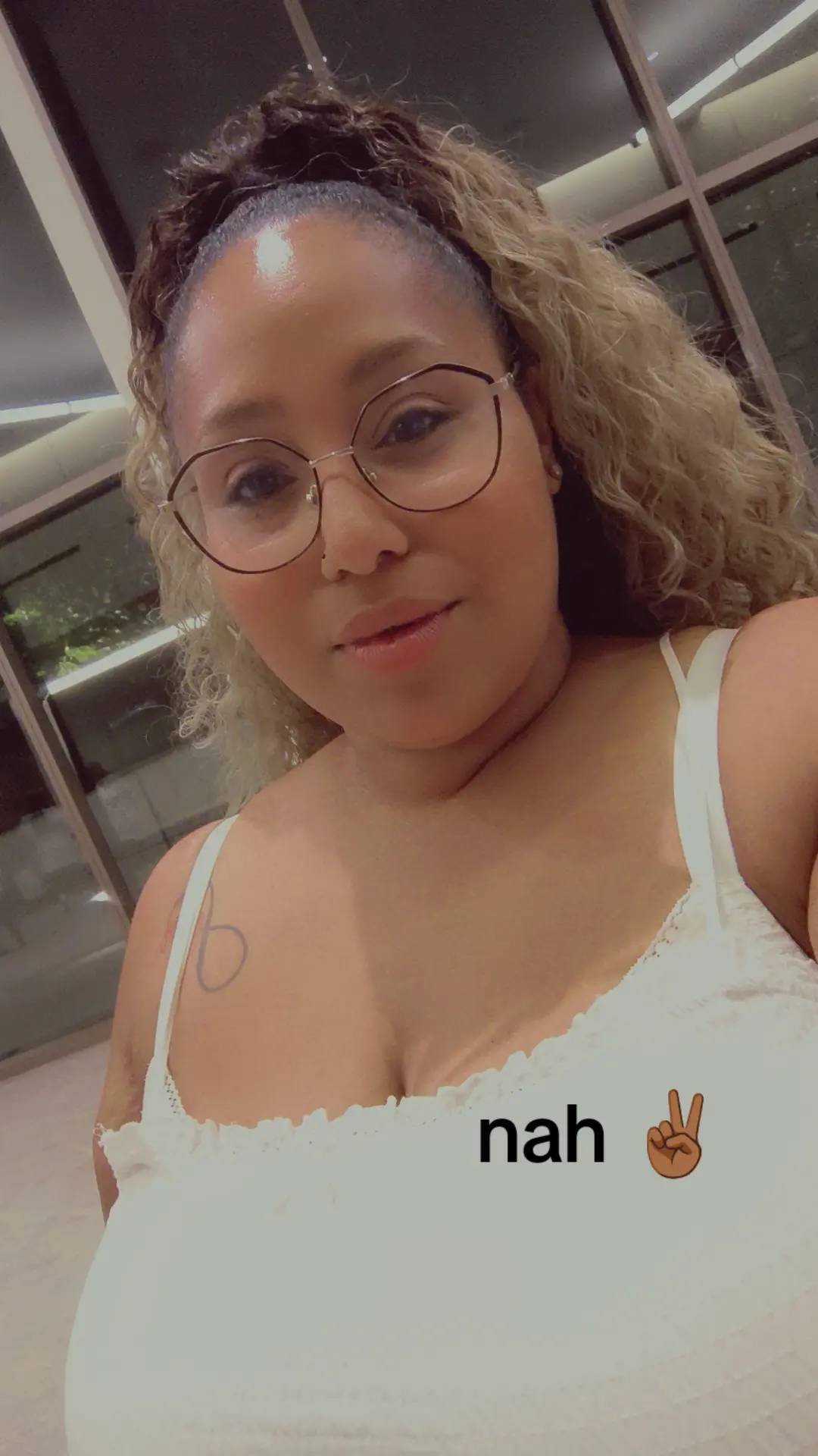 @AuntieMika🖤