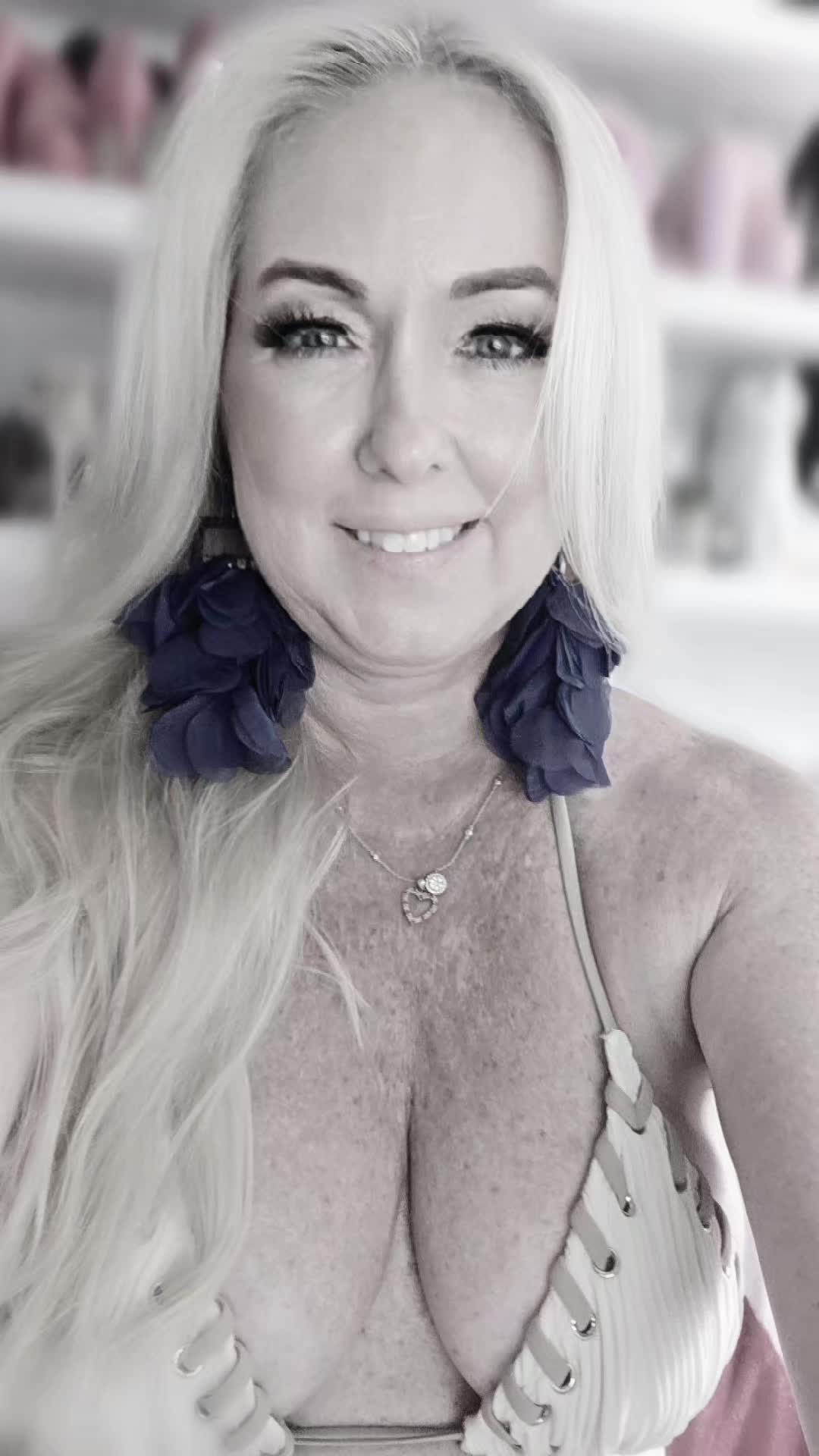 @Tonyaland12/naughtytonya12