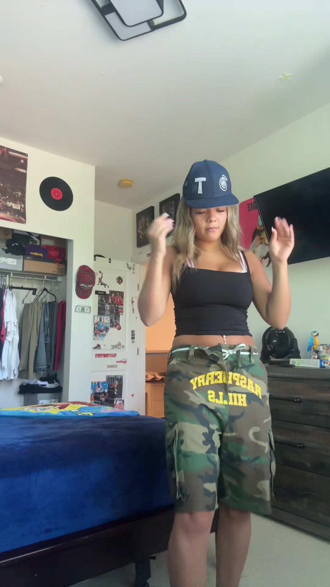 @🏄🏽&zwj;♀️🏄🏽&zwj;♀️