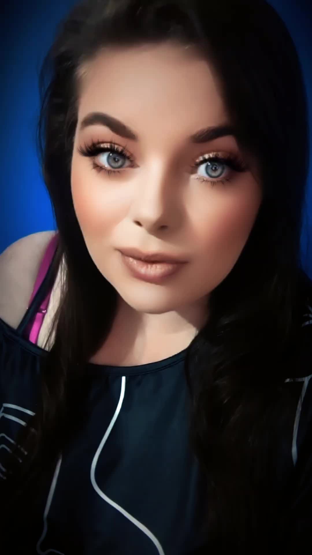 @🍒𝒮𝒽𝒶𝓃𝒶 ~𝓁o𝓊𝒾𝓈𝑒🍒