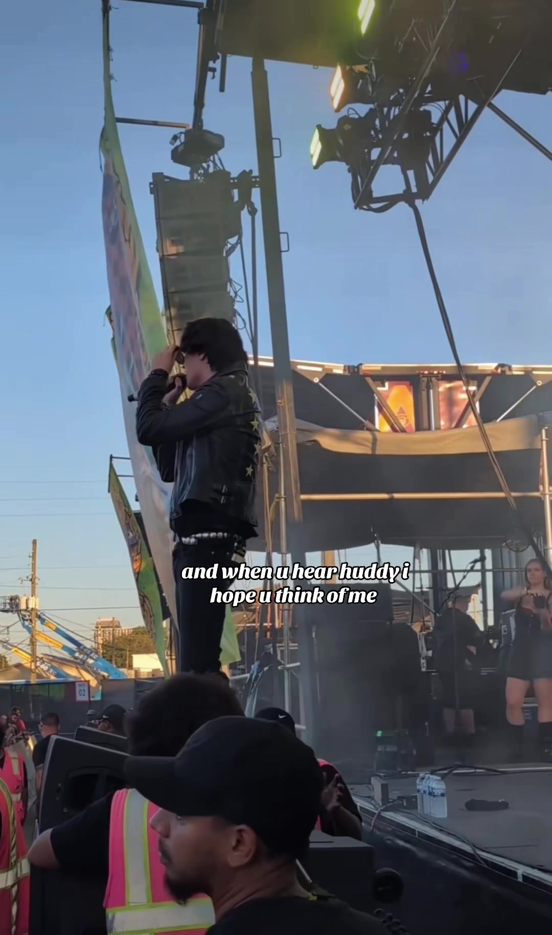 @𝘤𝘩𝘢𝘴𝘦 𝘧𝘰𝘭𝘭𝘰𝘸𝘴<3