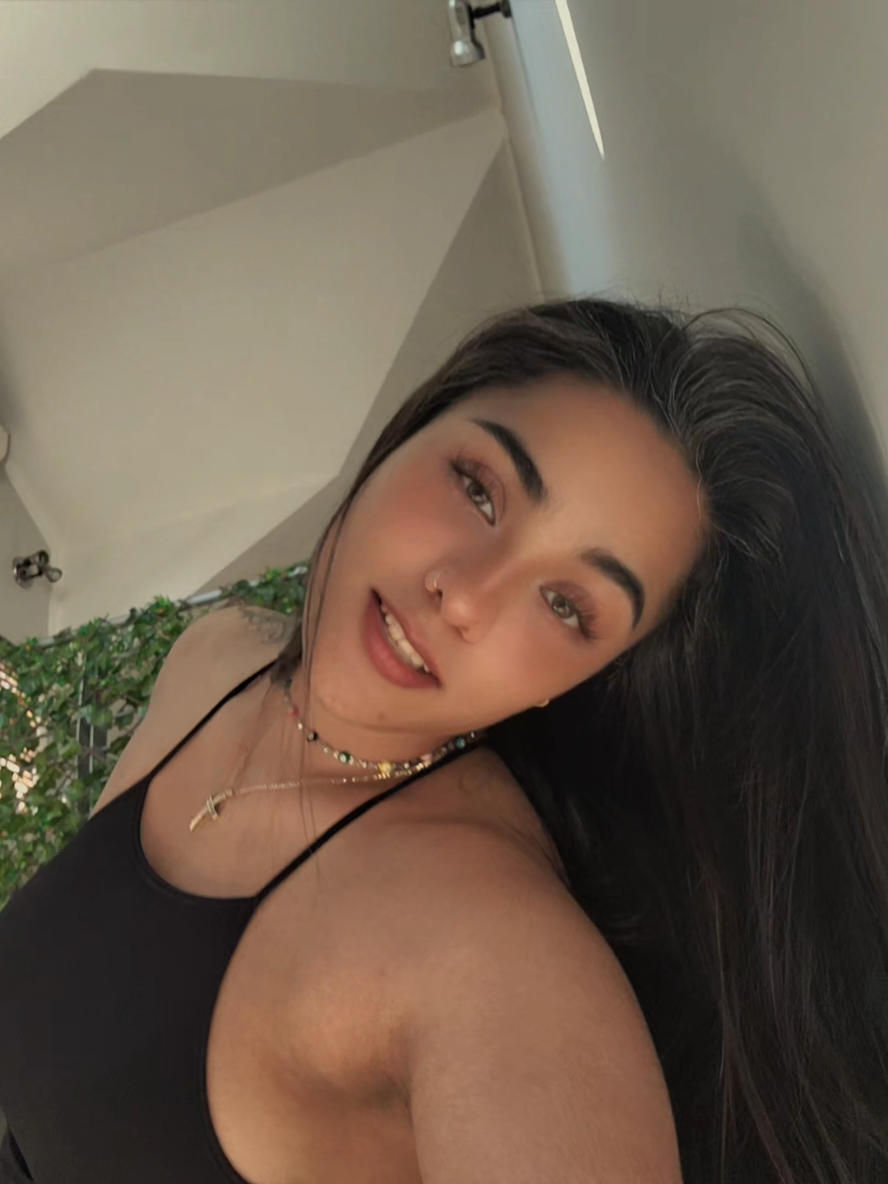 @isabellaM_