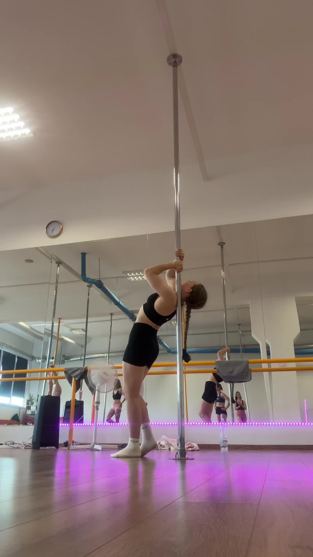 @_pole_flow_dance_pola_
