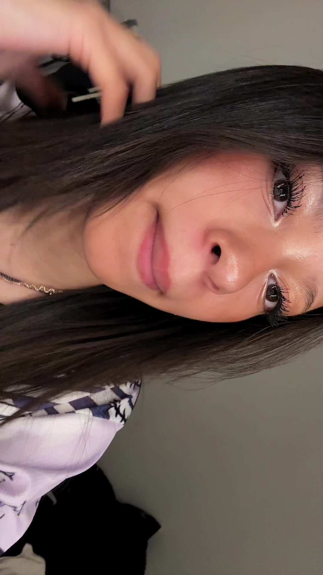 @wlw 👩🏽&zwj;❤️&zwj;💋&zwj;👩🏻