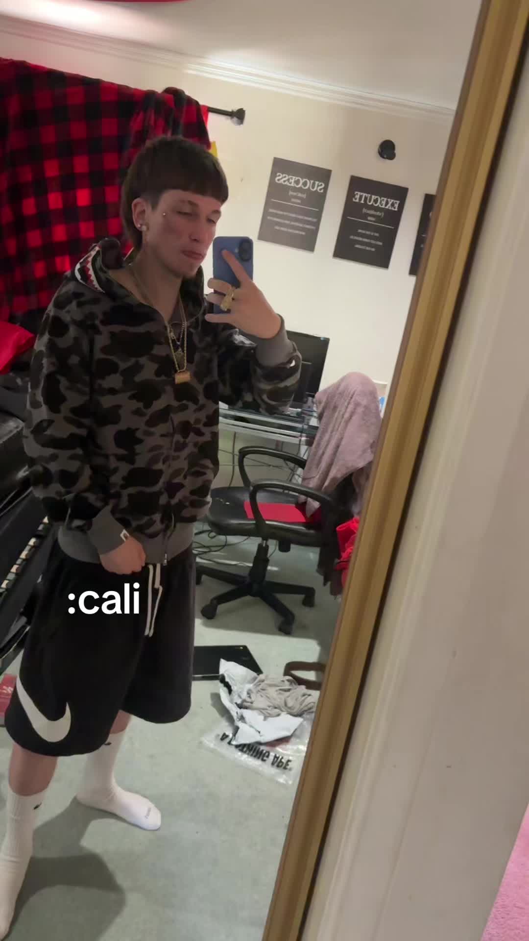 @Twochaines