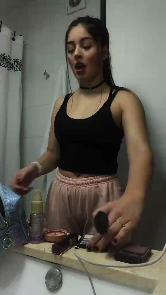 @@yuri_S&aacute;nchez23