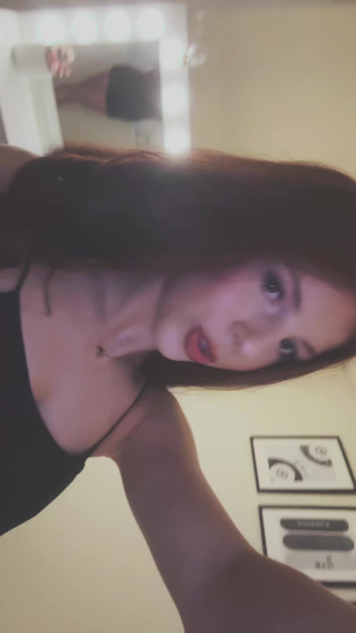 @livꨄ