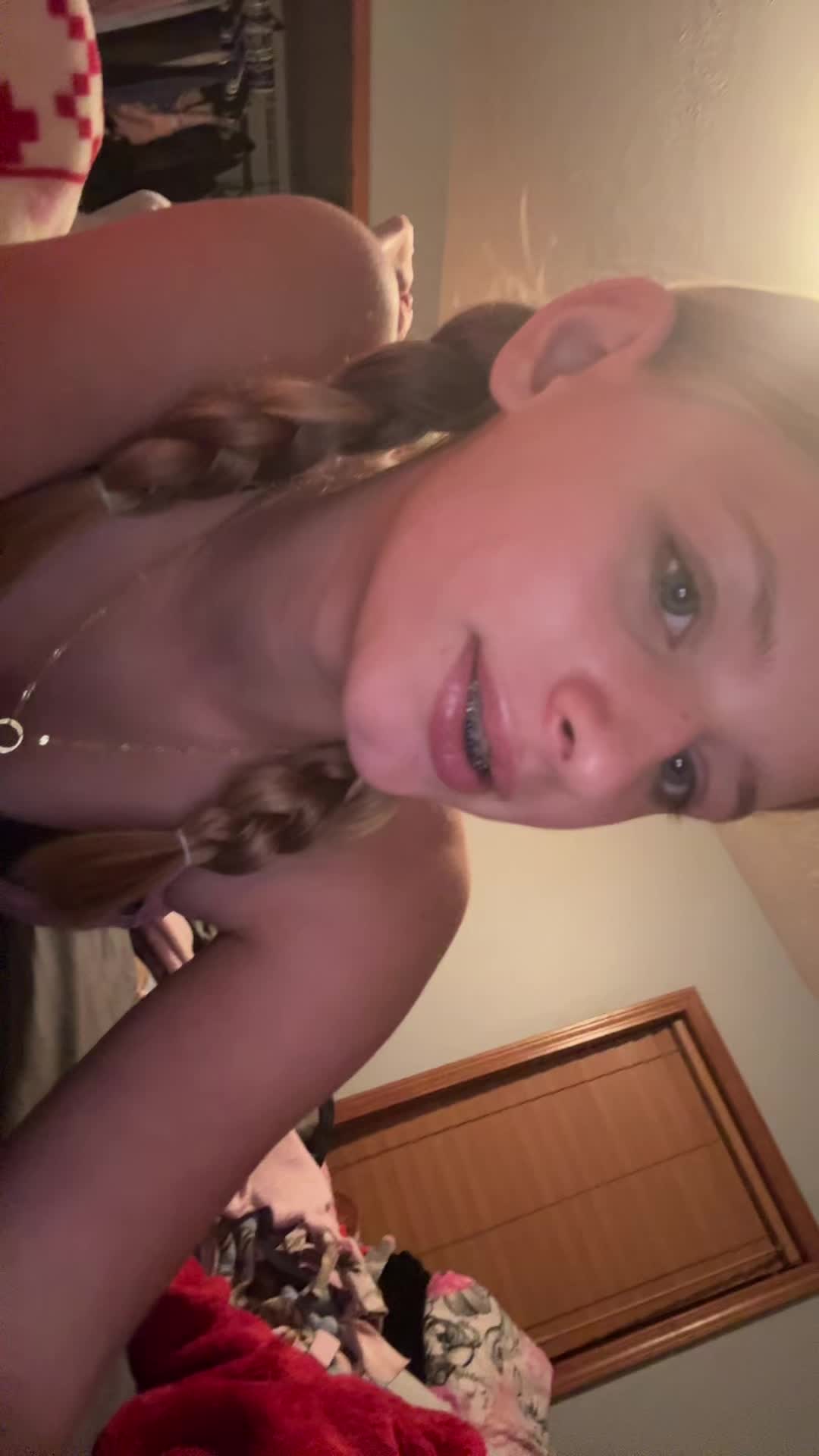 @urmom.com719
