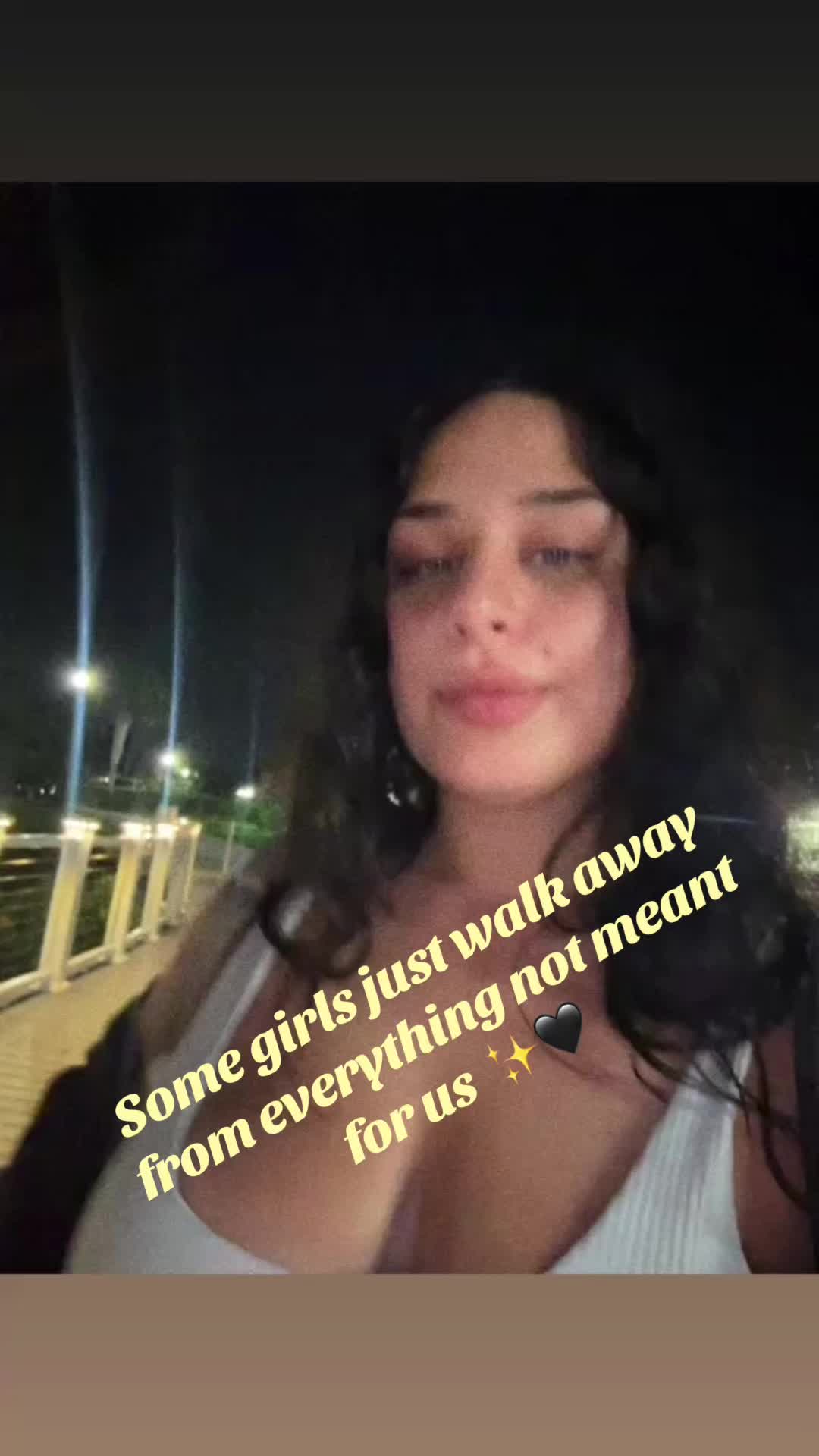 @Annalisesays_