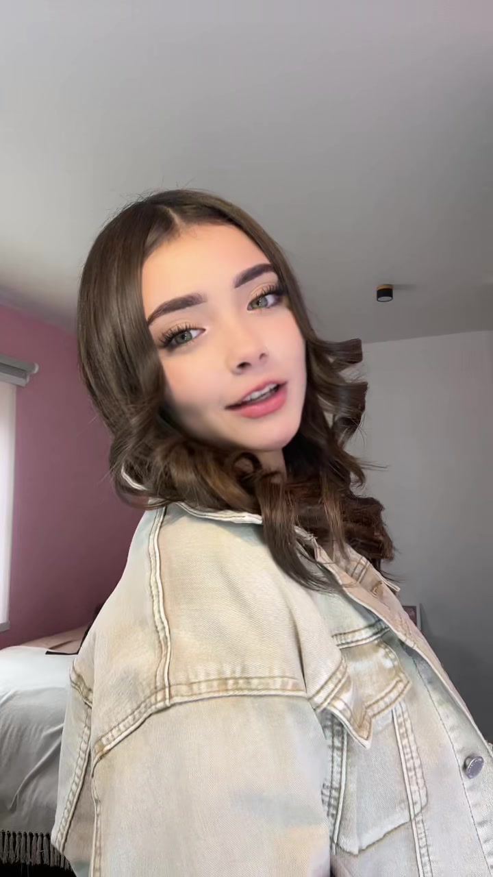 @𝒮𝒽𝒶𝓁𝑜 🩶