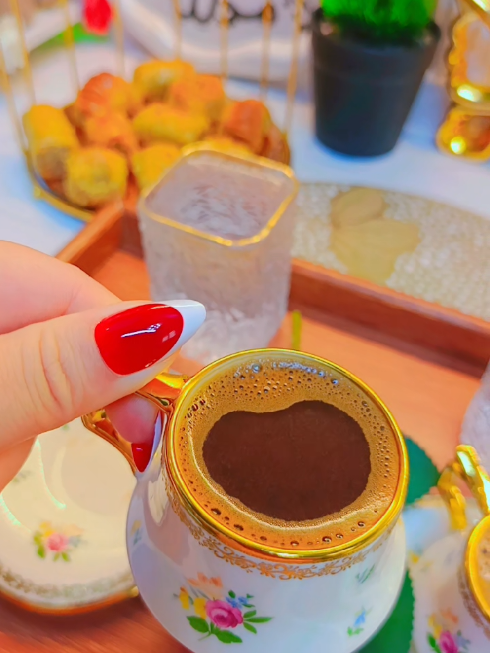 @👑كرديةོ࿆مدللة👑𔘓̸𓅇