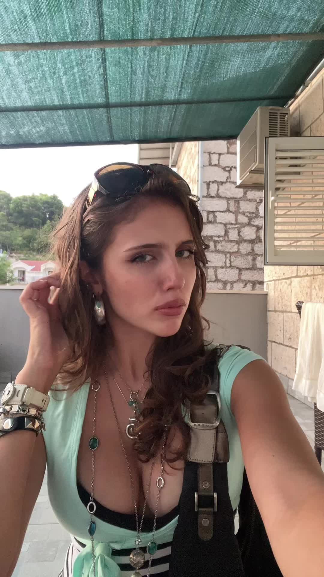 @lavinia