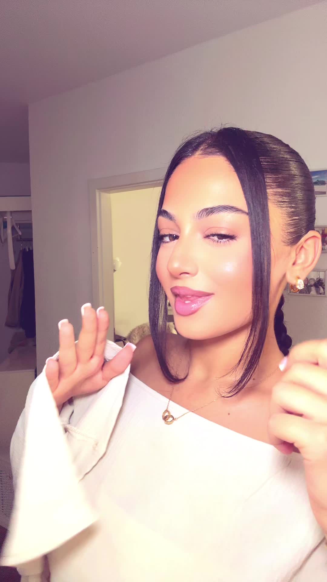 @Niousha