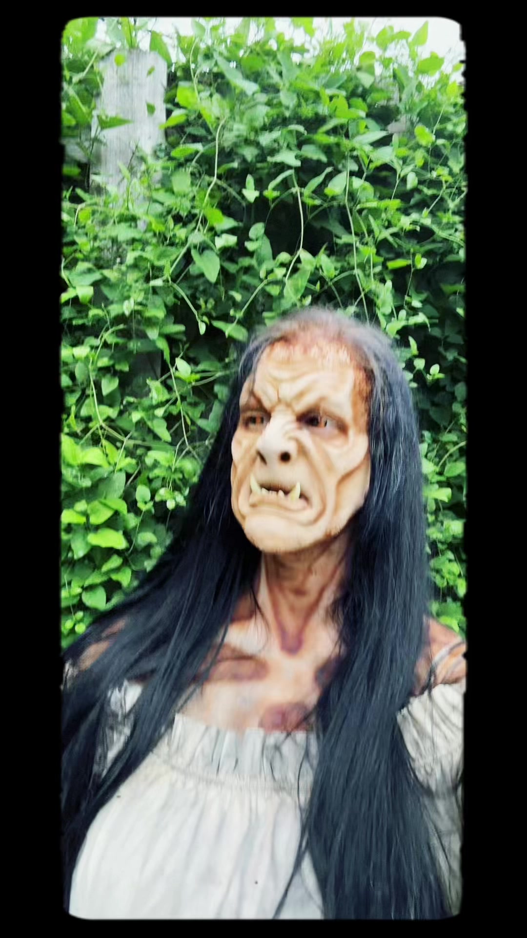 @6&rsquo;7&rdquo; Haunt Chick
