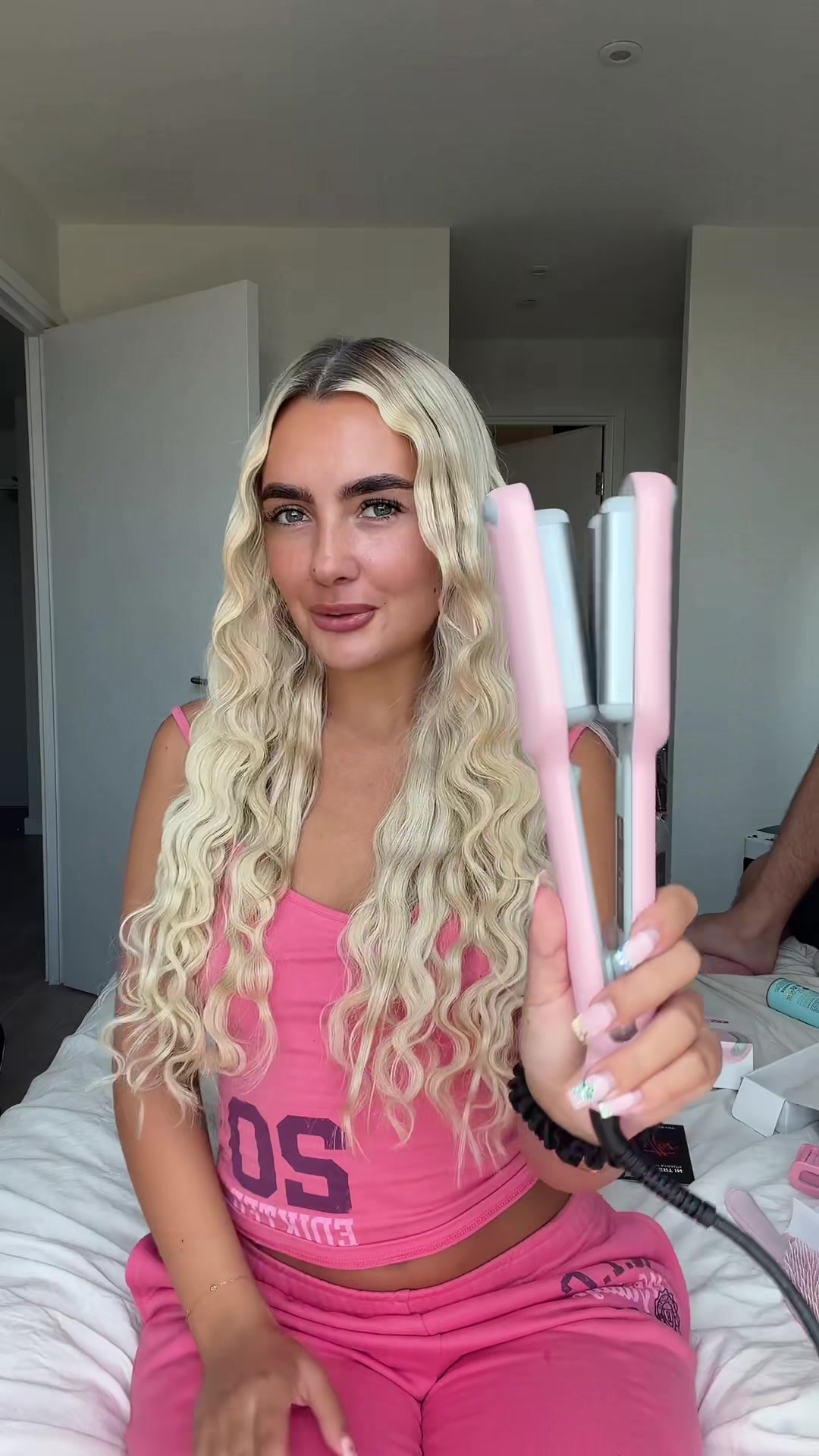 @chlo.snelson