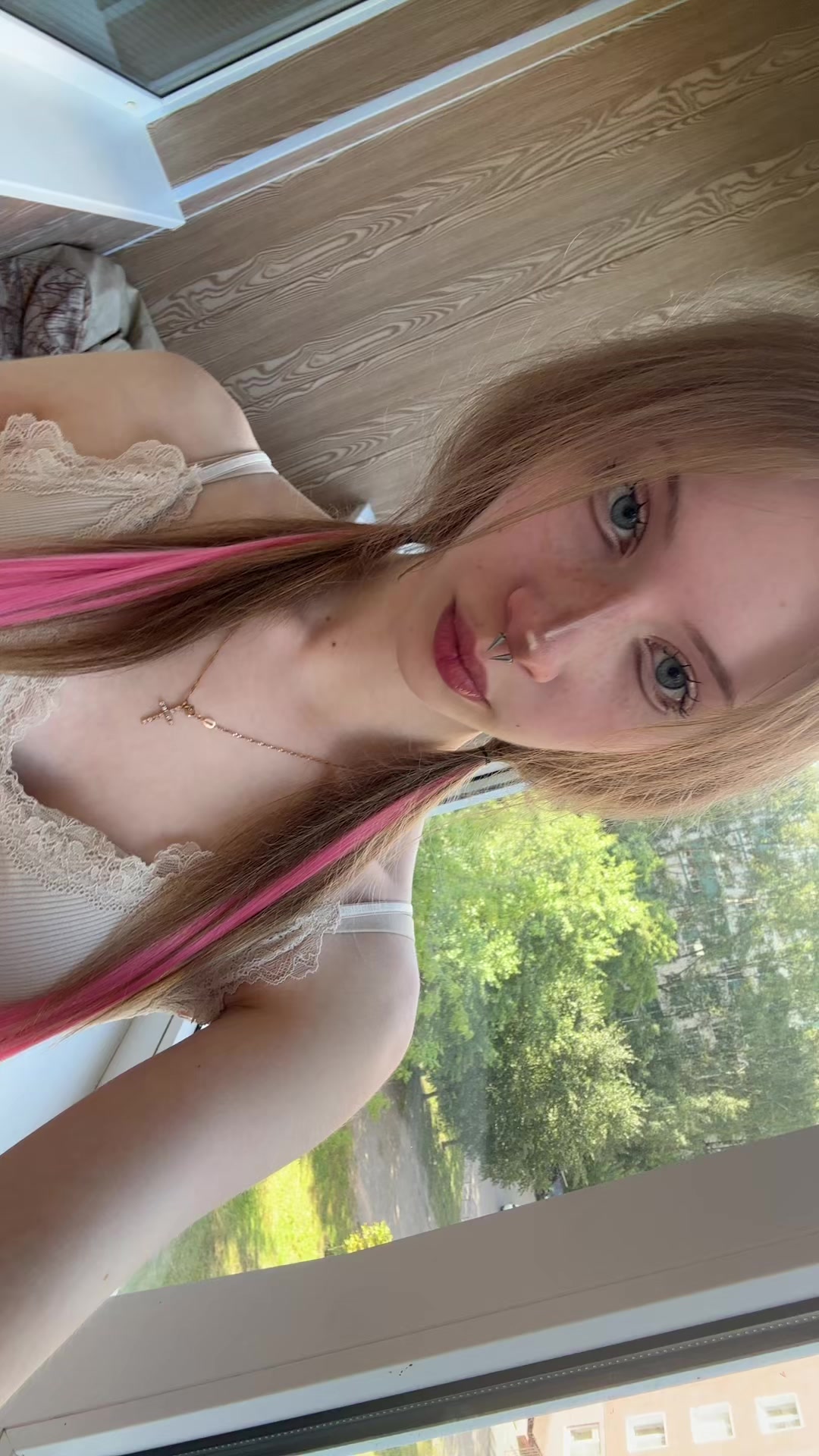 @>_*