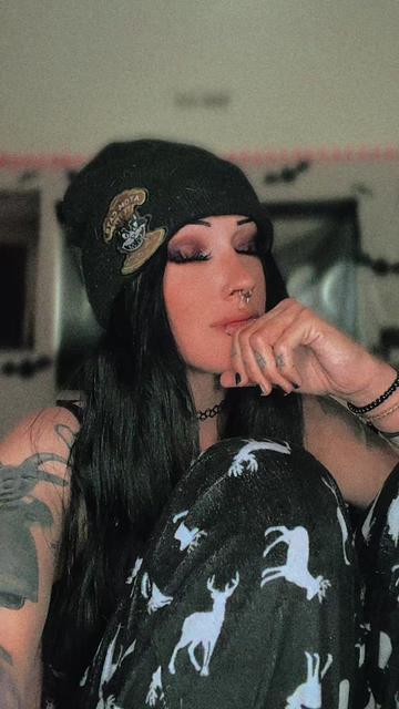 @𝕶𝖆𝖗𝖑𝖞🥀✨🖤