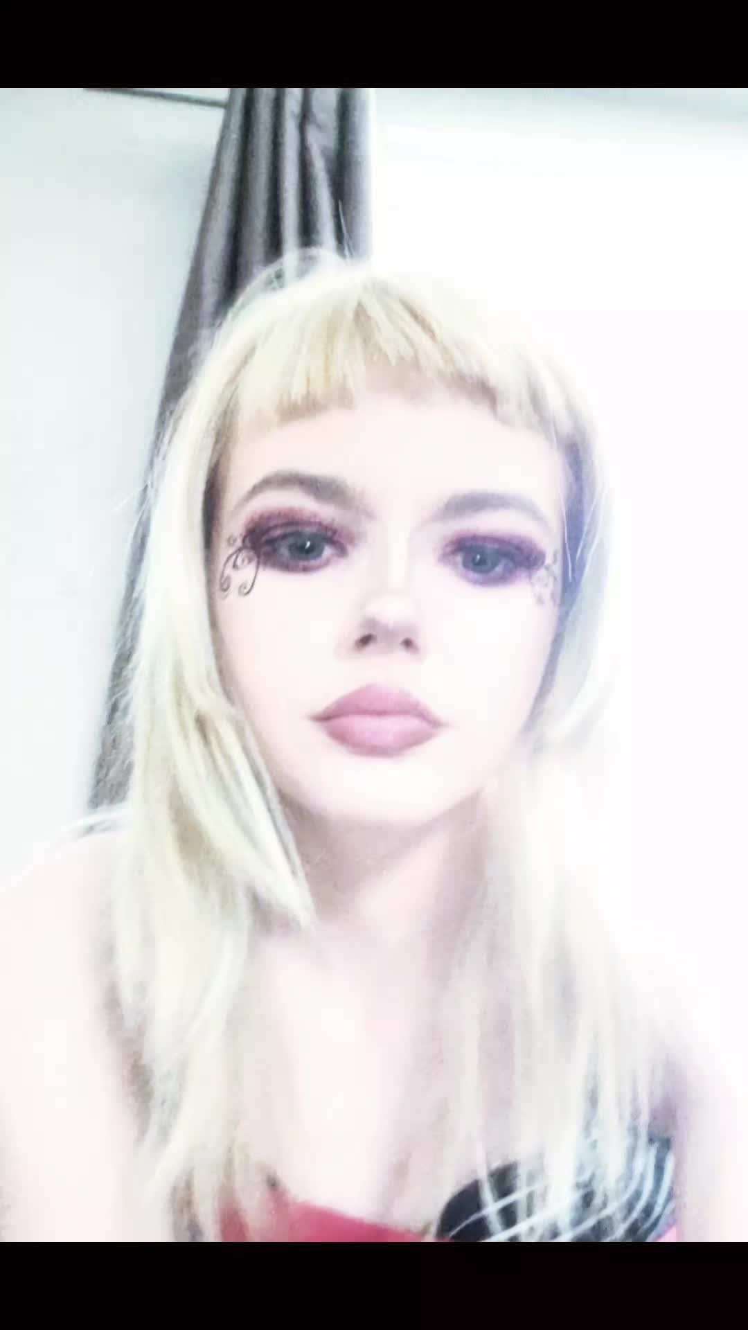 @𝔼𝕝𝕝𝕚𝕖