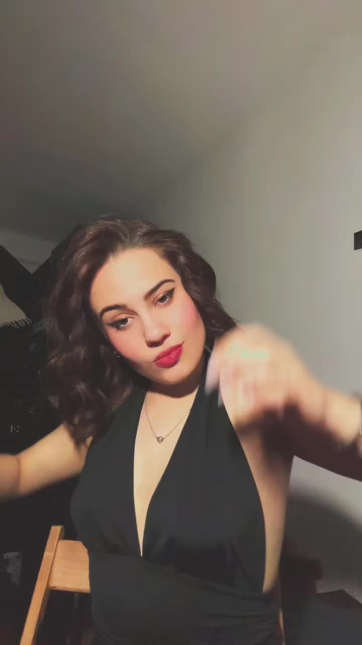 @esztike