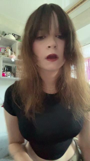 @🧟&zwj;♀️