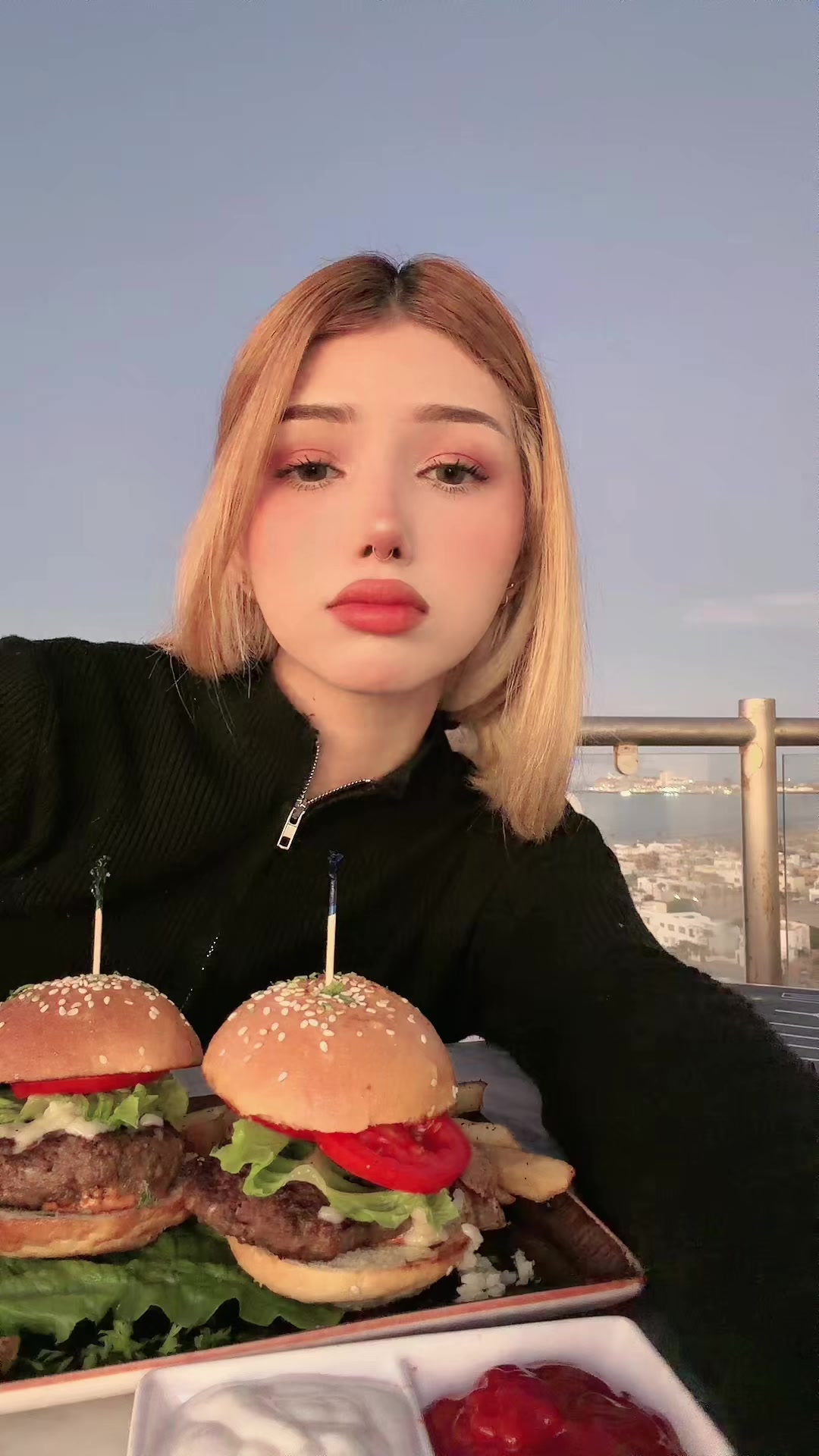 @𝓑𝓮𝓵𝓬𝔂 𝓖𝓻𝓮𝔂🍒👁️⃤