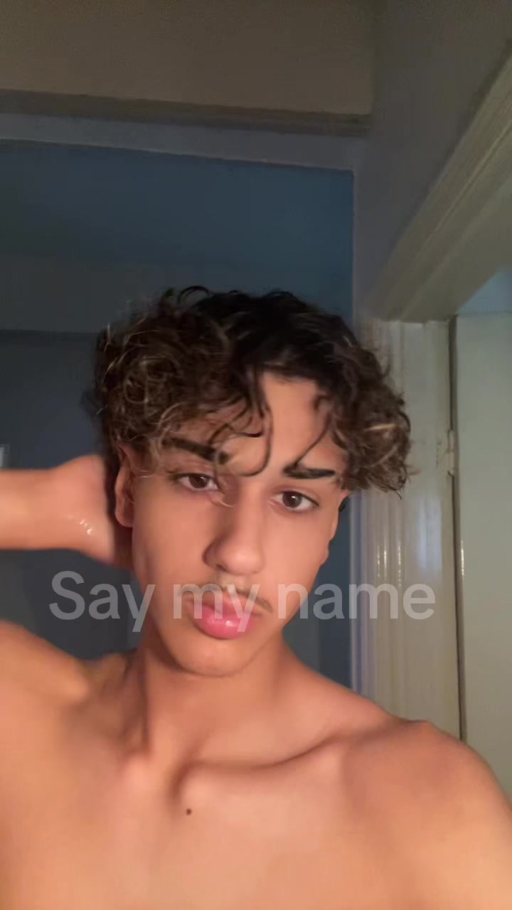 @𝓨𝓸𝓾𝓼𝓮𝓯🥥