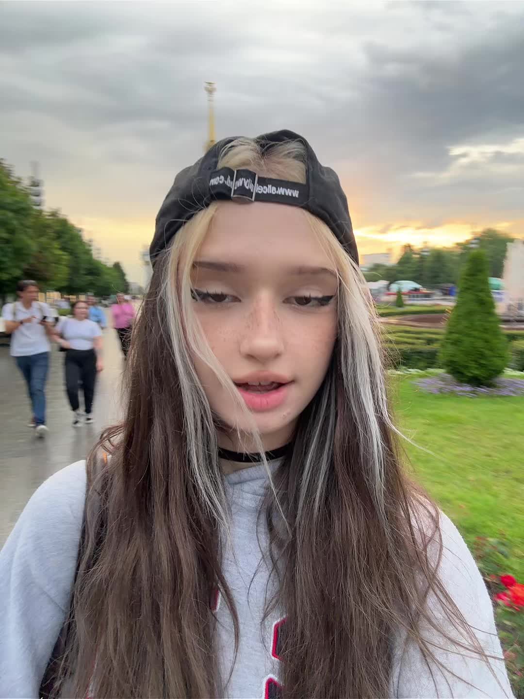 @Пчела
