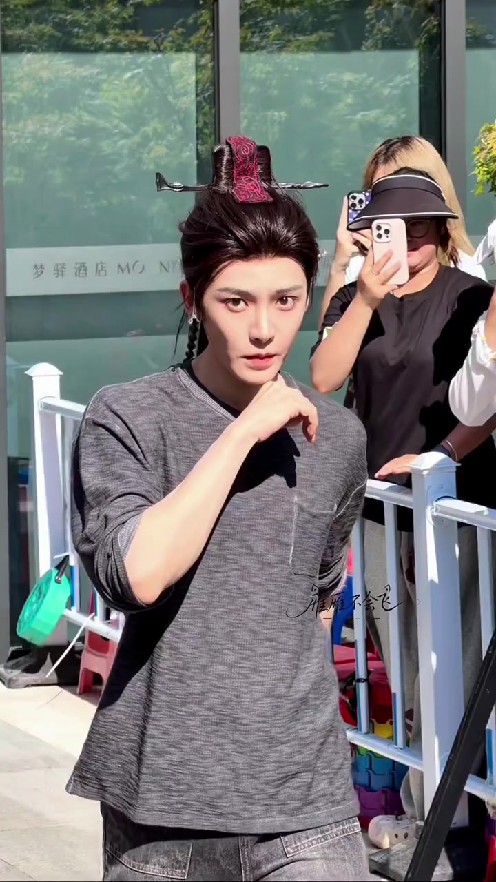 @侯明昊