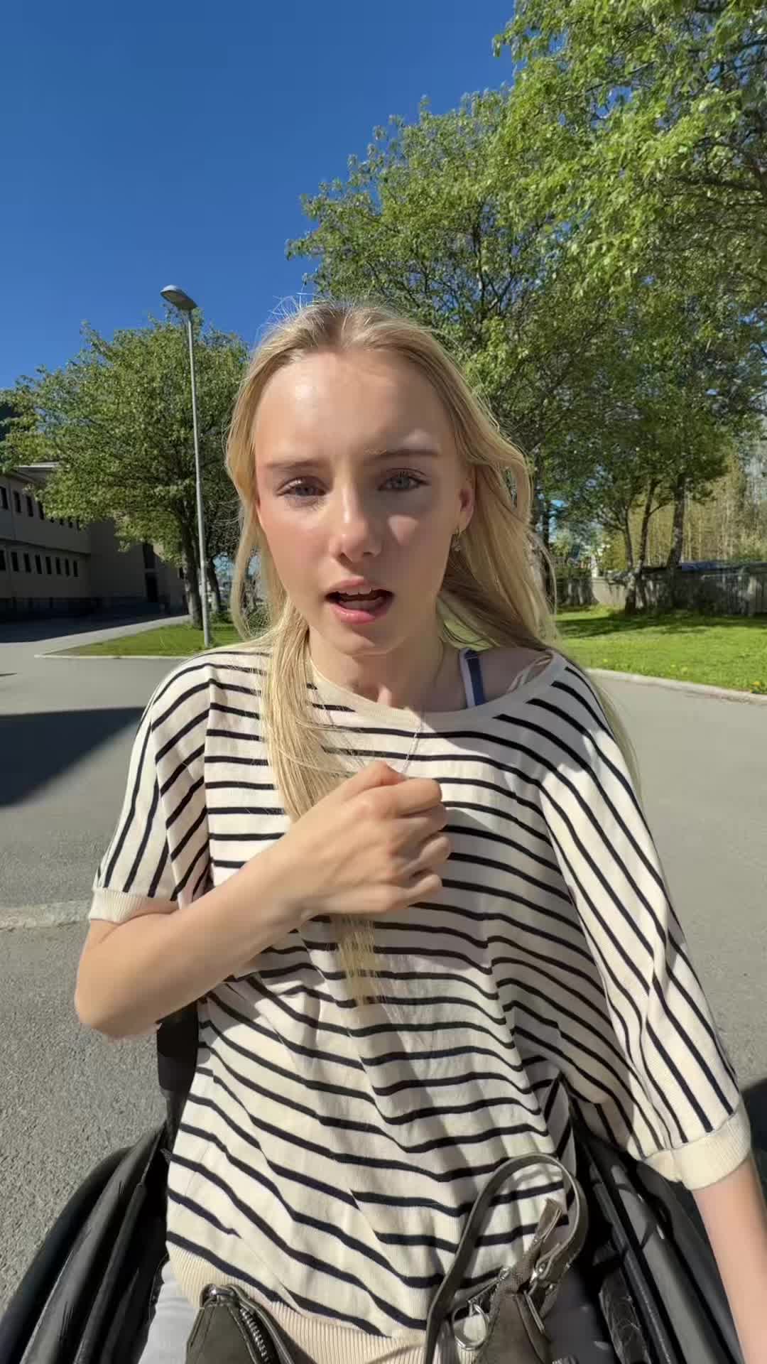 @￶