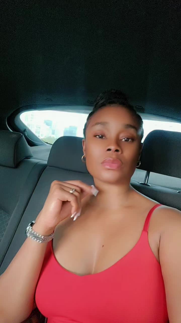 @Larissa Gr&acirc;ce Divine